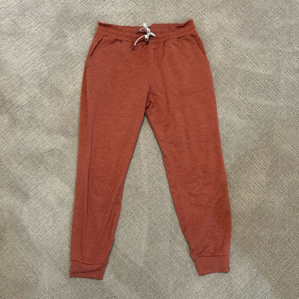 Vuori Performance Jogger | Cinnamon Heather